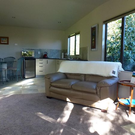 Idyllic Country Garden Guest House Manakau Exterior photo