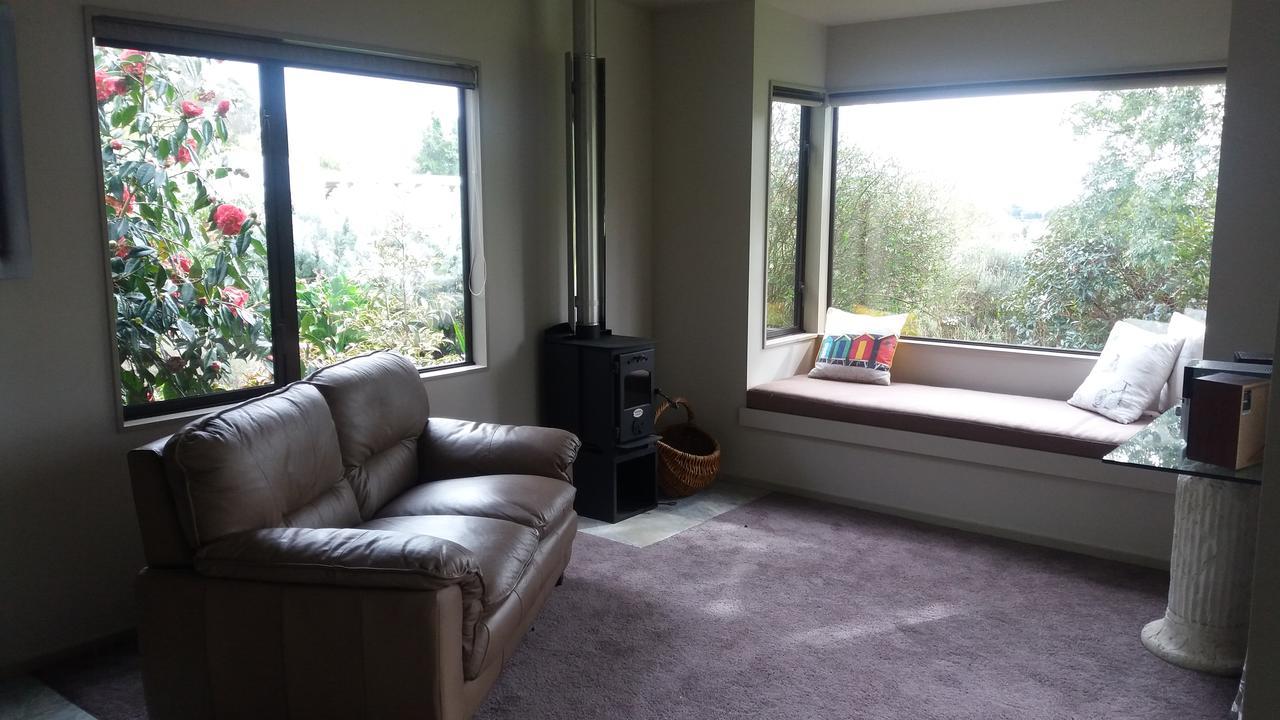 Idyllic Country Garden Guest House Manakau Exterior photo